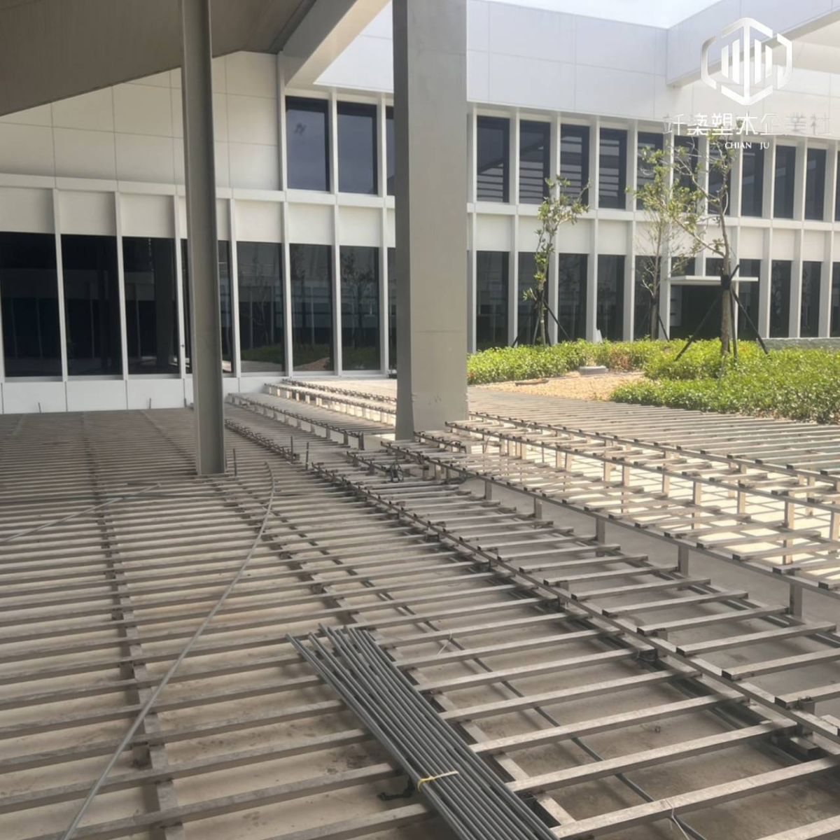 不鏽鋼基座塑木露台搭建推薦-竏築塑木工侍坊