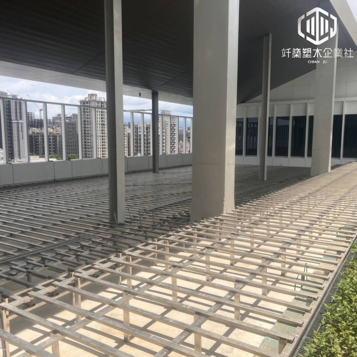 不鏽鋼基座塑木露台搭建推薦-竏築塑木工侍坊